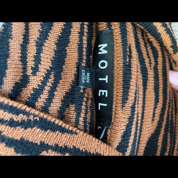 Motel Rocks Neve Jumper Dress In Tiger 